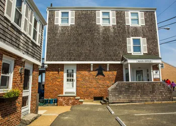 Bearskin Neck Motor Lodge hotel thumbnail 5