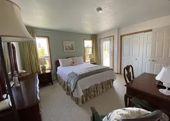 Crown House Bed & Breakfast hotel thumbnail 7