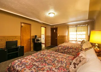 The Wisconsin Wood Inn hotel thumbnail 3