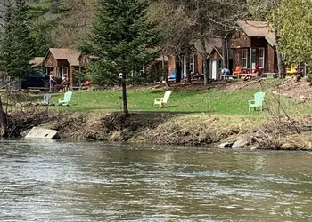 Pine Crest Motel And Cabins hotel thumbnail 4