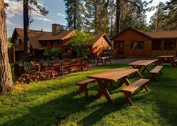 Cedar Glen Lodge hotel thumbnail 4
