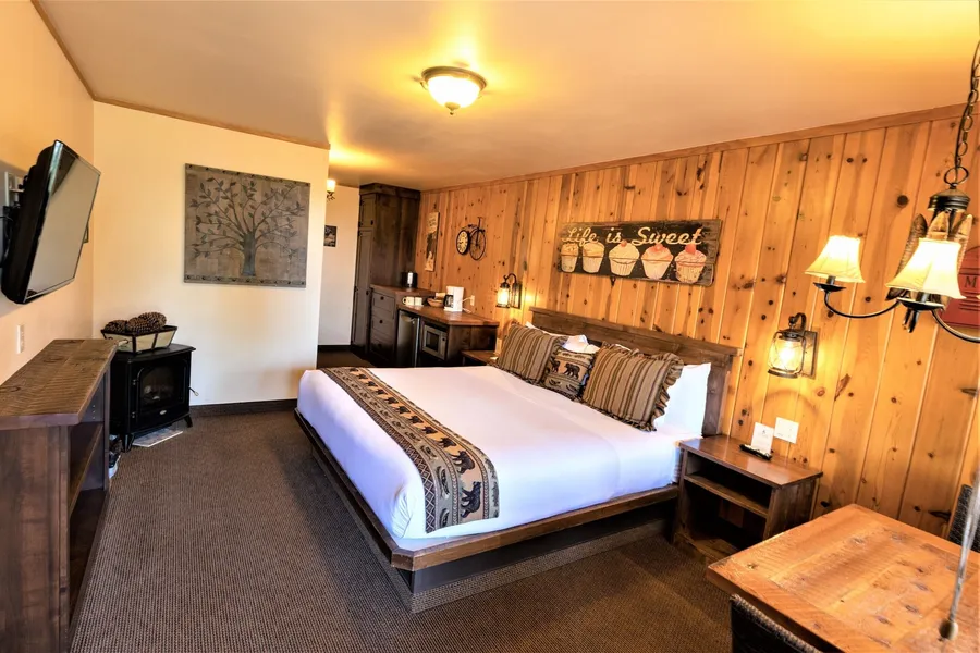 Cedar Glen Lodge hotel detail image 6
