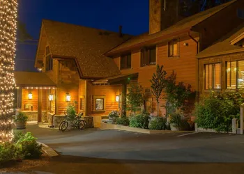 Cedar Glen Lodge hotel thumbnail 4