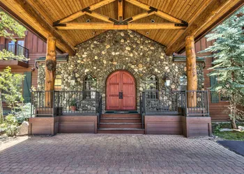 Black Bear Lodge hotel thumbnail 2