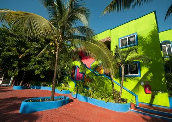 Del Sol Beachfront Hotel and Condos hotel thumbnail 2
