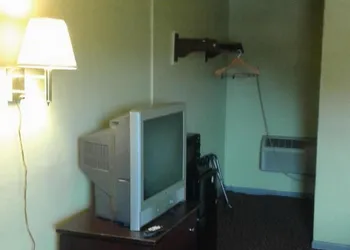 Loyalty Inn hotel thumbnail 7
