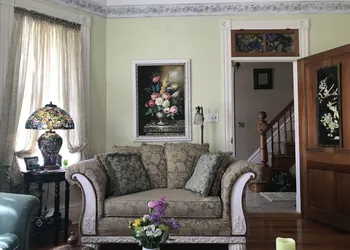 Historic Iron Horse Inn hotel thumbnail 8