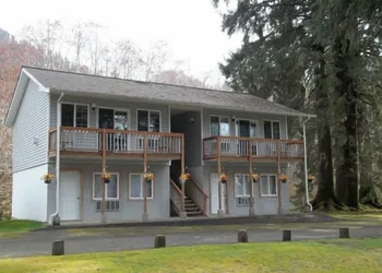 Rain Forest Resort Village hotel thumbnail 3