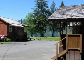 Rain Forest Resort Village hotel thumbnail 4