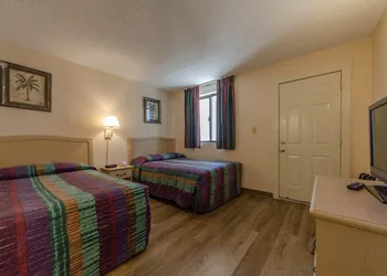 Royal Hawaiian Motel hotel thumbnail 2