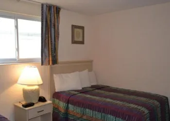 Royal Hawaiian Motel hotel thumbnail 6