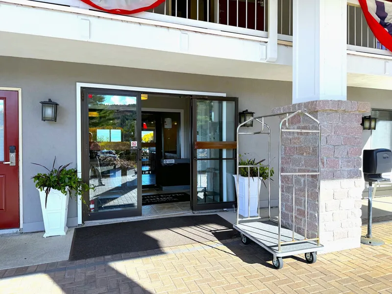 Atlantic Eyrie Lodge hotel detail image 6