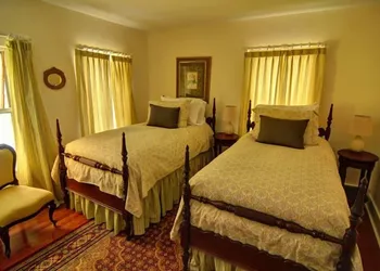 RiverWood Inn hotel thumbnail 4