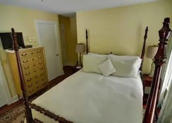 RiverWood Inn hotel thumbnail 6