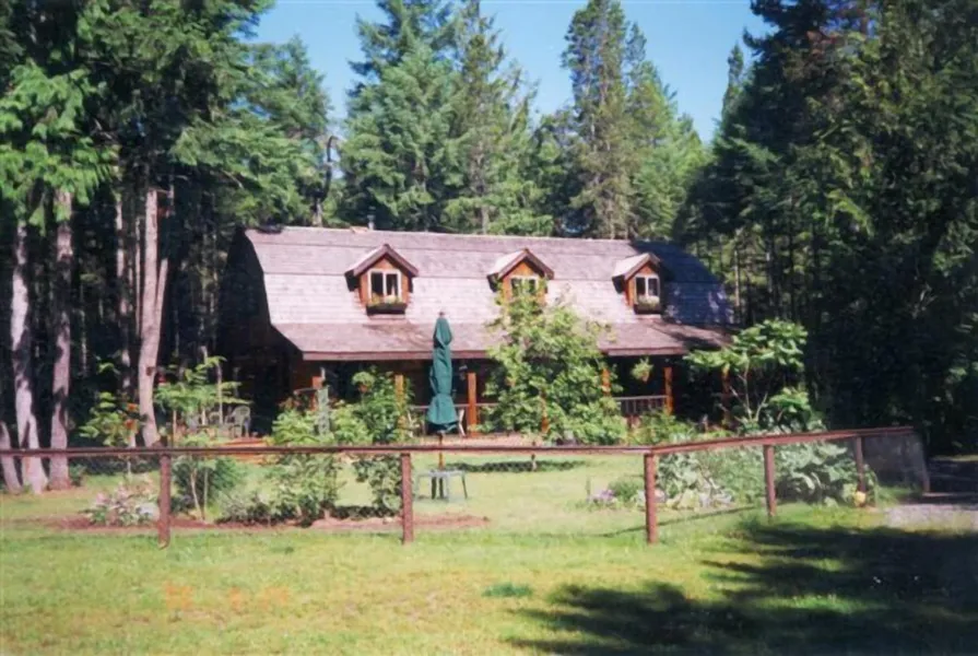 Cedar Song B & B and Cottage hotel detail image 2