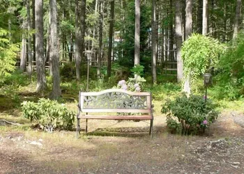 Cedar Song B & B and Cottage hotel thumbnail 4