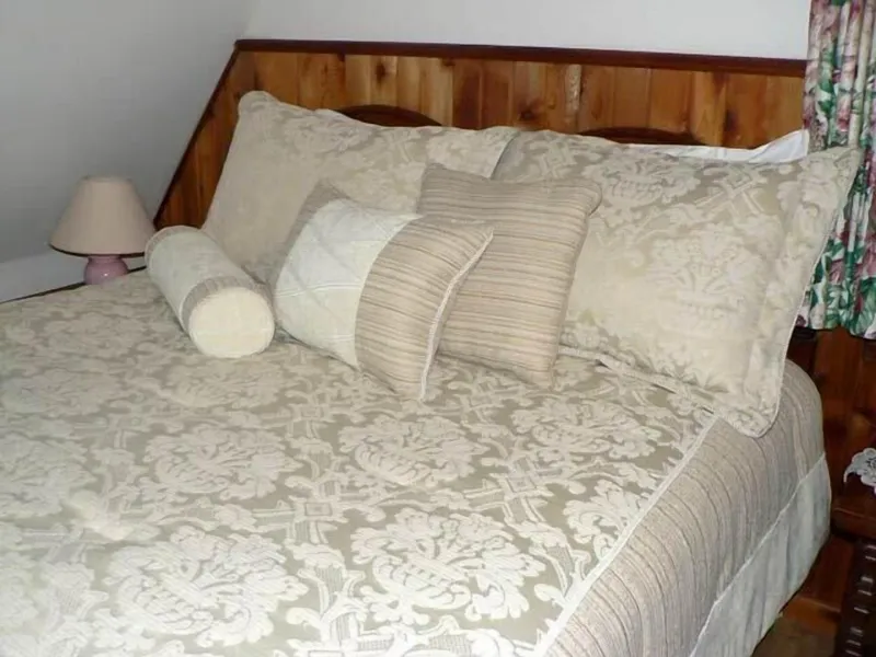Cedar Song B & B and Cottage hotel detail image 6