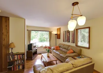 Cedar Song B & B and Cottage hotel thumbnail 8