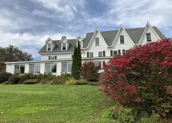 Inn at Pleasant Lake hotel thumbnail 2