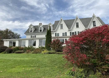 Inn at Pleasant Lake hotel thumbnail 2