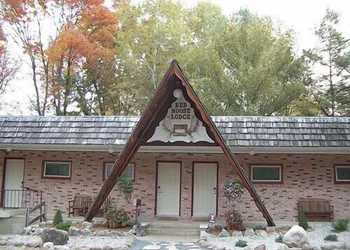 Red Moose Lodge hotel thumbnail 2