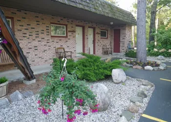 Red Moose Lodge hotel thumbnail 3