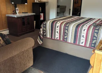 Red Moose Lodge hotel thumbnail 8