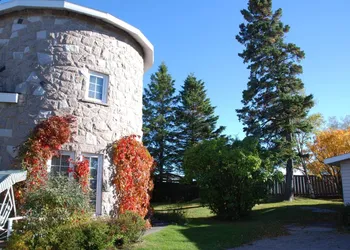 Auberge La Rosepierre hotel thumbnail 2