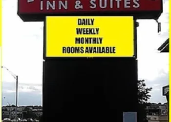 Townhouse Inn & Suites hotel thumbnail 3