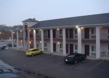 Townhouse Inn & Suites hotel thumbnail 4