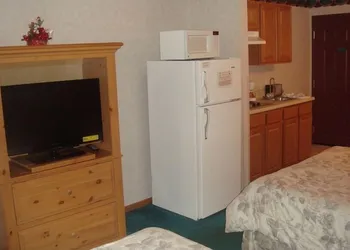 Townhouse Inn & Suites hotel thumbnail 6