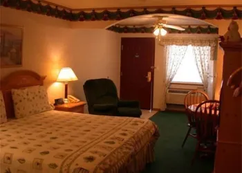 Townhouse Inn & Suites hotel thumbnail 7