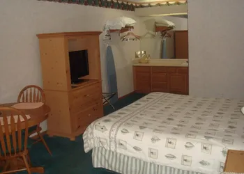 Townhouse Inn & Suites hotel thumbnail 8