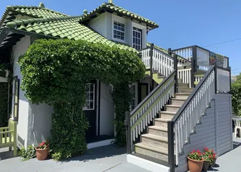 Ocean Manor Inn hotel thumbnail 3