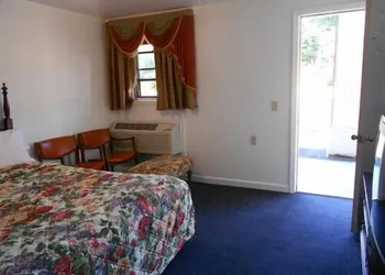 Lamplighter Motel - Clinton, Connecticut hotel thumbnail 4