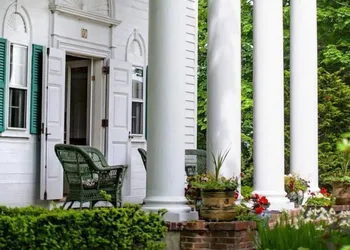 Anne's White Columns Inn hotel thumbnail 2