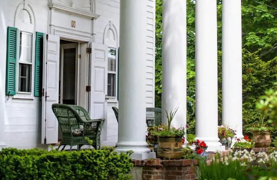 Anne's White Columns Inn hotel detail image 2