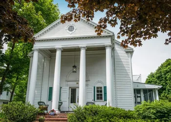 Anne's White Columns Inn hotel thumbnail 5