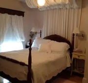 Maple Tourist Home Bed & Breakfast hotel detail image 4
