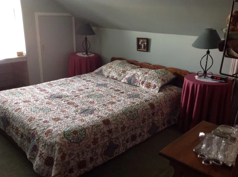 Maple Tourist Home Bed & Breakfast hotel detail image 6