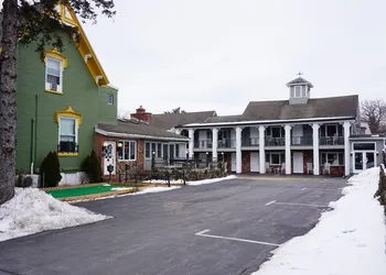 Stay Saratoga hotel thumbnail 2
