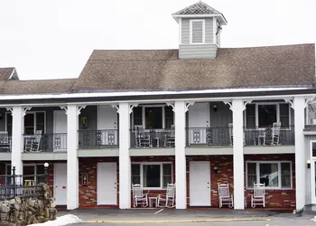 Stay Saratoga hotel thumbnail 5