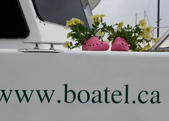 Making Waves Boatel hotel thumbnail 4