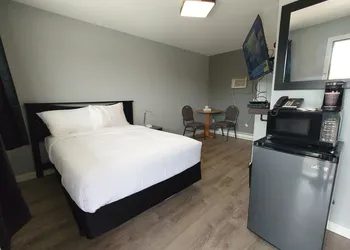 Traveler's Inn hotel thumbnail 2