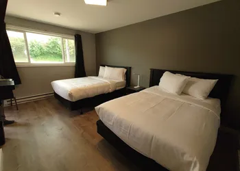 Traveler's Inn hotel thumbnail 4
