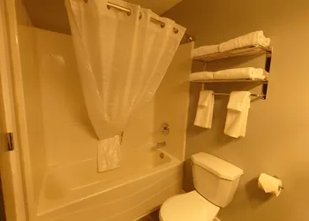 Traveler's Inn hotel thumbnail 5