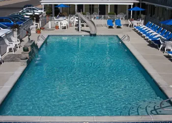Fleur De Lis Beach Motel hotel thumbnail 2