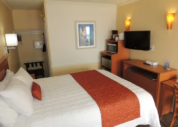 Fleur De Lis Beach Motel hotel thumbnail 7
