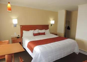 Fleur De Lis Beach Motel hotel thumbnail 8