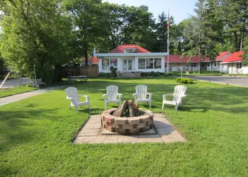 Balm Beach Resort & Motel hotel thumbnail 4